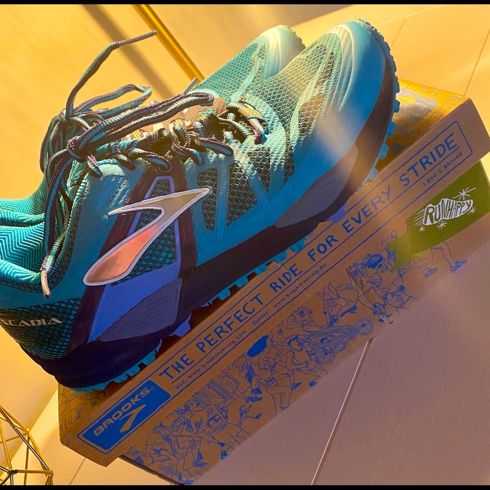 Brooks Trail Running Shoe Cascadia 10 Women’s Size 9 Bluebird/Blueprint/Marina